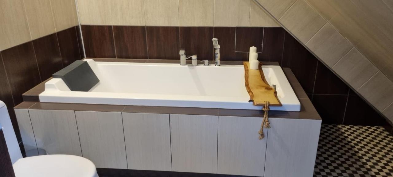 Apartament W Centrum - Nasze Poddasze Ustrzyki Dolne Bagian luar foto